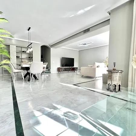 Luxurious On The Golden Mile Of *